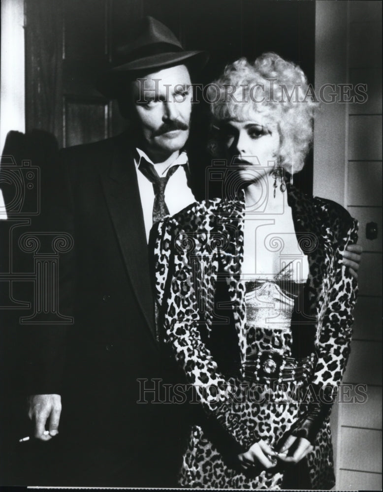 1987 Press Photo Stacy Keach &amp; Emma Samms in The New Mike Hammer - cvp36166- Historic Images