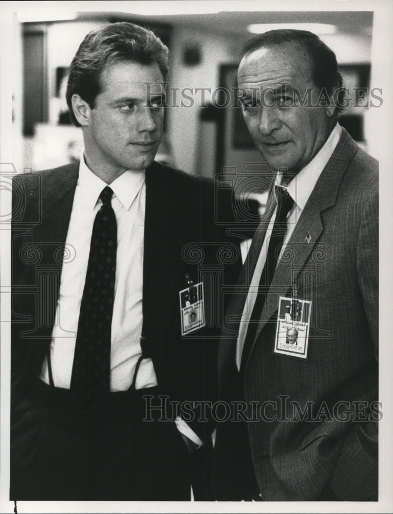 1989 Press Photo Robert Loggia &amp; Frederic Lehne in Mancuso FBI - cvp36167- Historic Images
