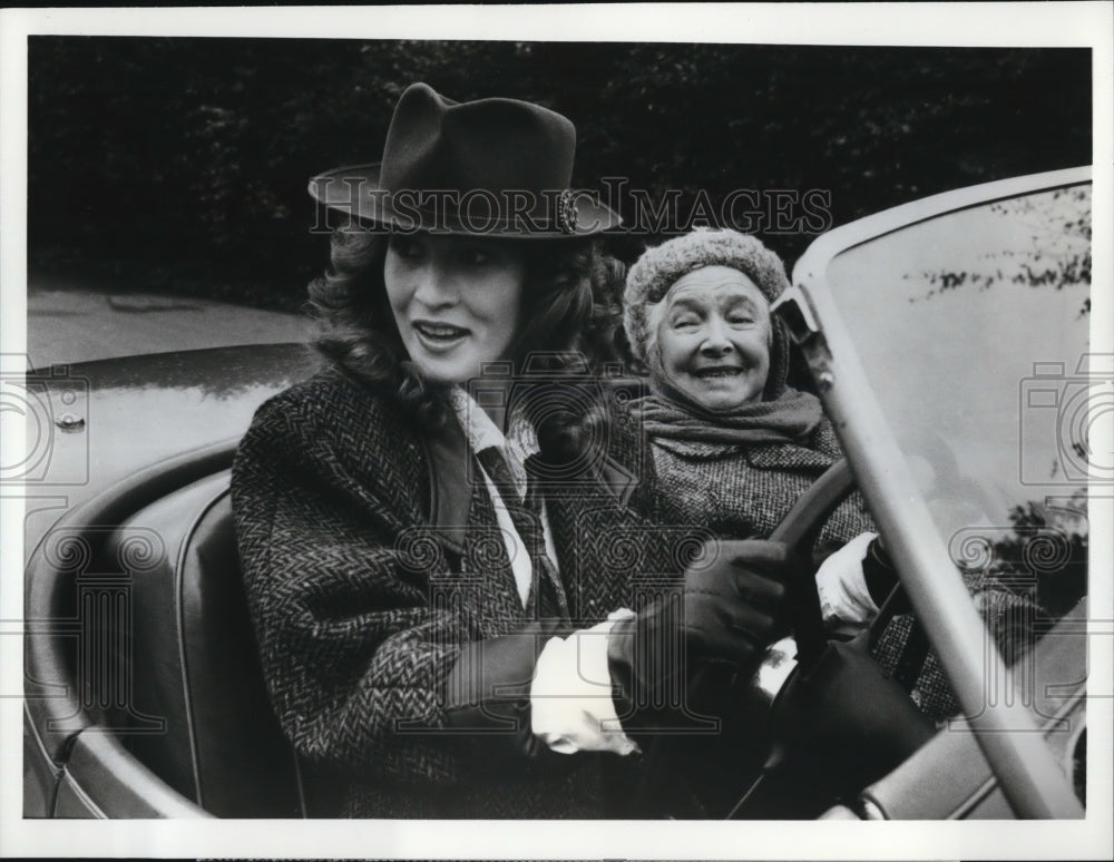 1985 Press Photo Liane Langland and Helen Hayes star in Murder with Mirrors- Historic Images