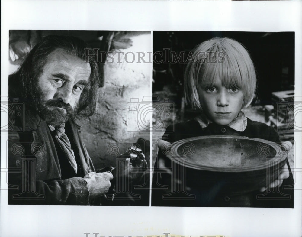 Undated Press Photo George C. Scott and Richard Charles star in Oliver Twist- Historic Images