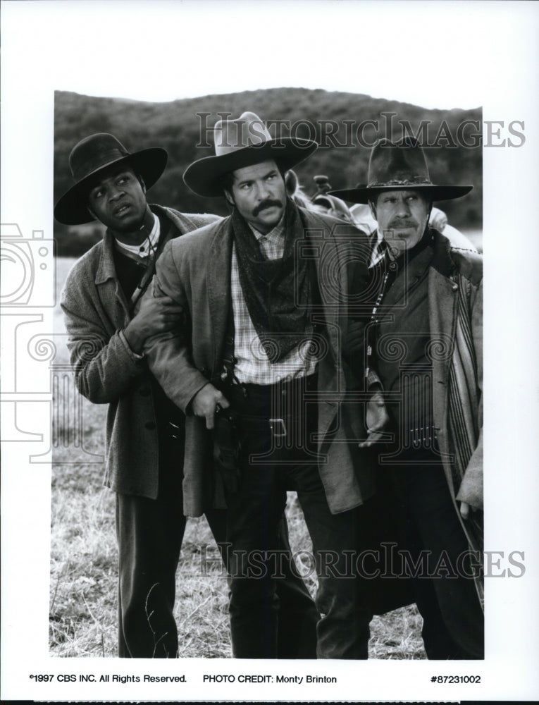 1998 Press Photo Rick Worthy, Dale Midkiff &amp; Ron Perlman The Magnificent Seven- Historic Images