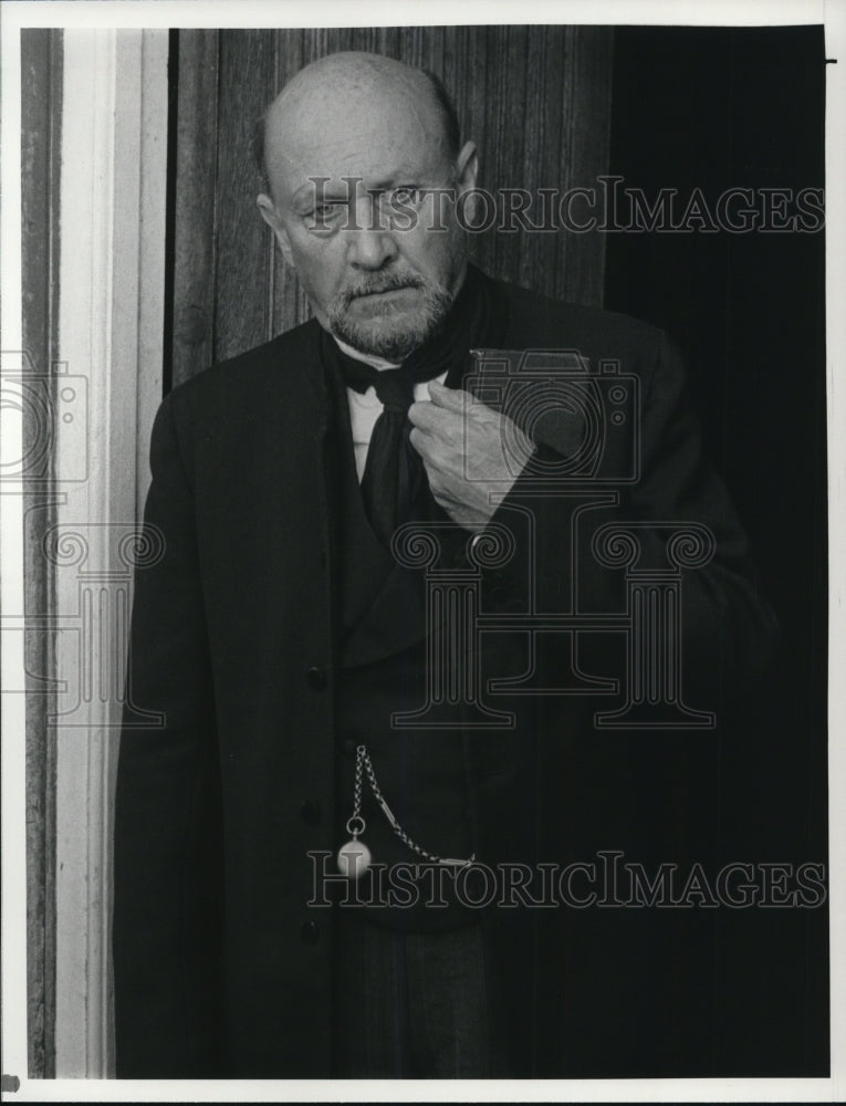 1984 Press Photo Donald Pleasence on Master of the Game - cvp36540- Historic Images