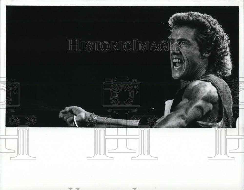 1989 Press Photo Roger Daltrey of The Who performing in Cleveland Ohio- Historic Images