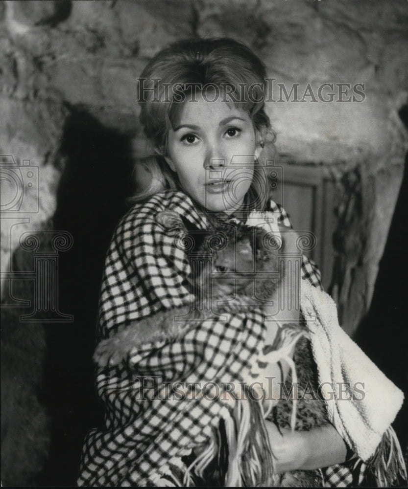 1964 Press Photo Susan Hampshire in "The Three Lives of Thomasina" - cvp36797- Historic Images