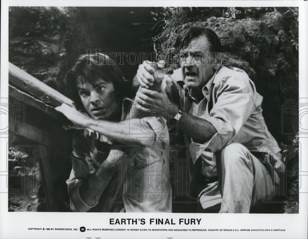 1980 Press Photo Paul Newman and William Holden in Earth&#39;s Final Fury- Historic Images