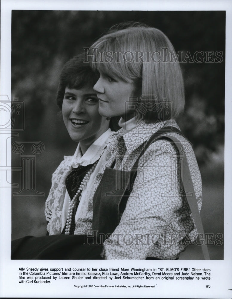 1985 Press Photo Ally Sheedy &amp; Mare WInningham in St Elmo&#39;s Fire - cvp37412- Historic Images