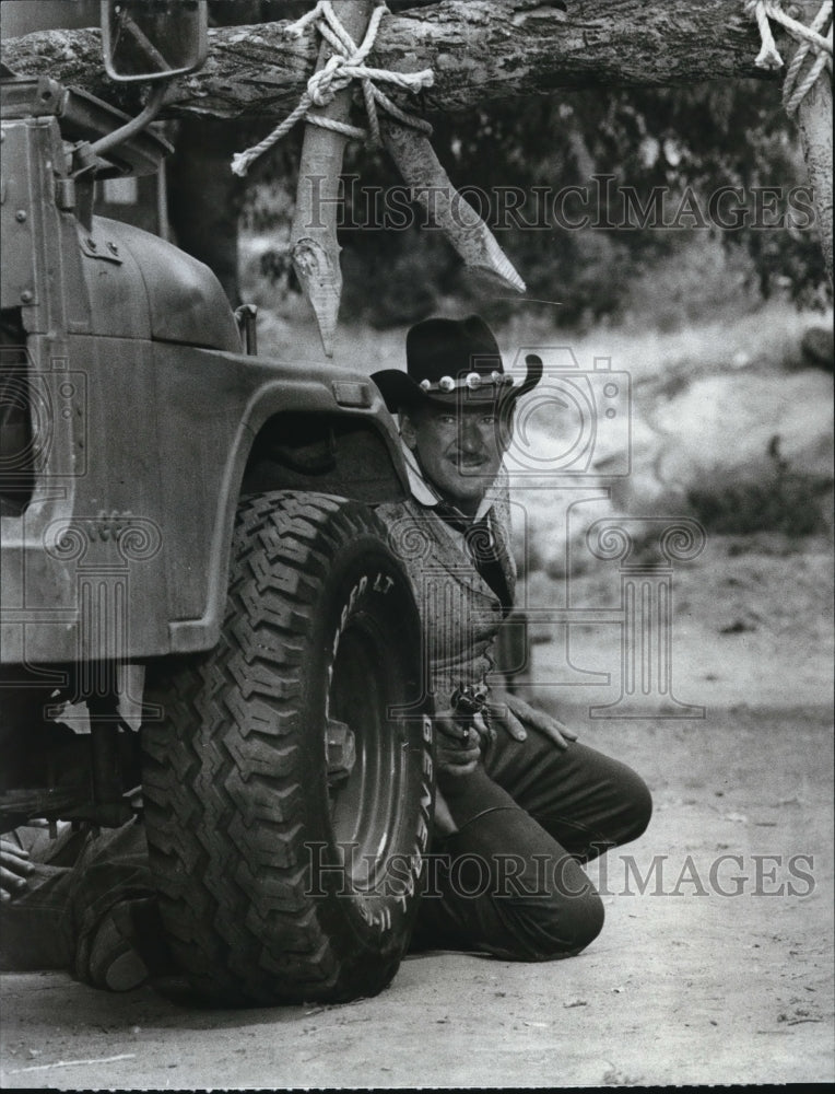 1987 Press Photo Rod Taylor in Outlaws - cvp38550- Historic Images