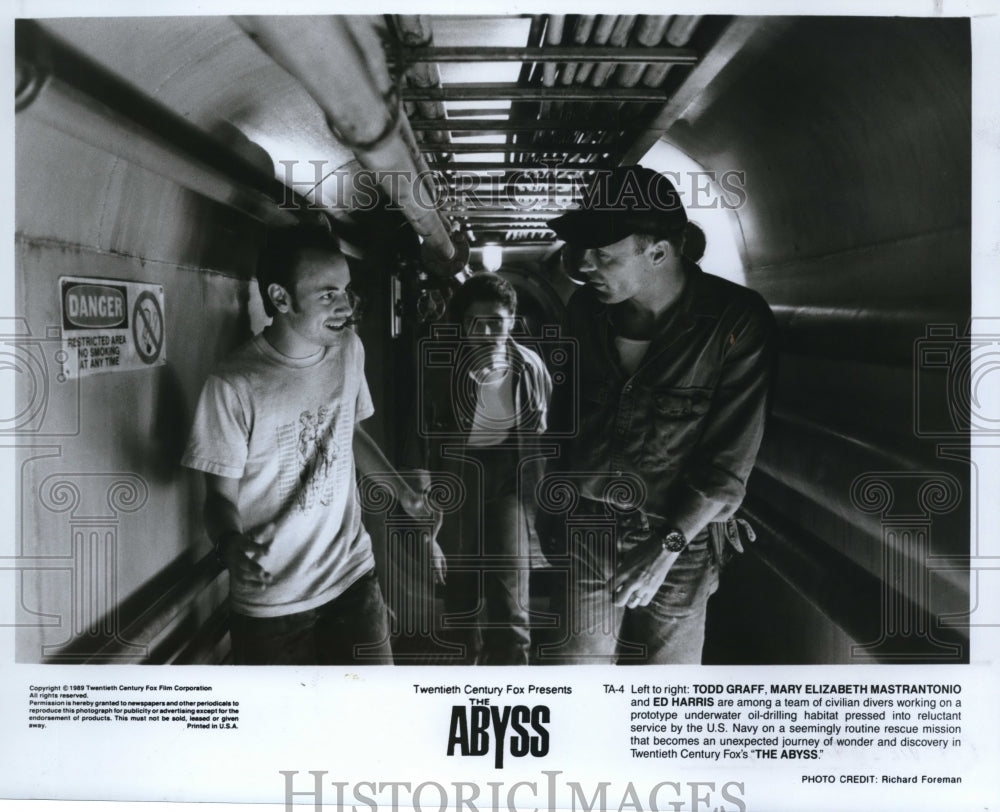 1989 Press Photo Todd Graff, Mary Elizabeth Mastrantonio &amp; Ed Harris in Abyss- Historic Images