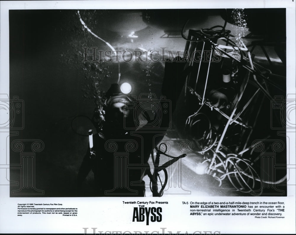 1989 Press Photo Mary Elizabeth Mastrantonio in The Abyss - cvp38875- Historic Images