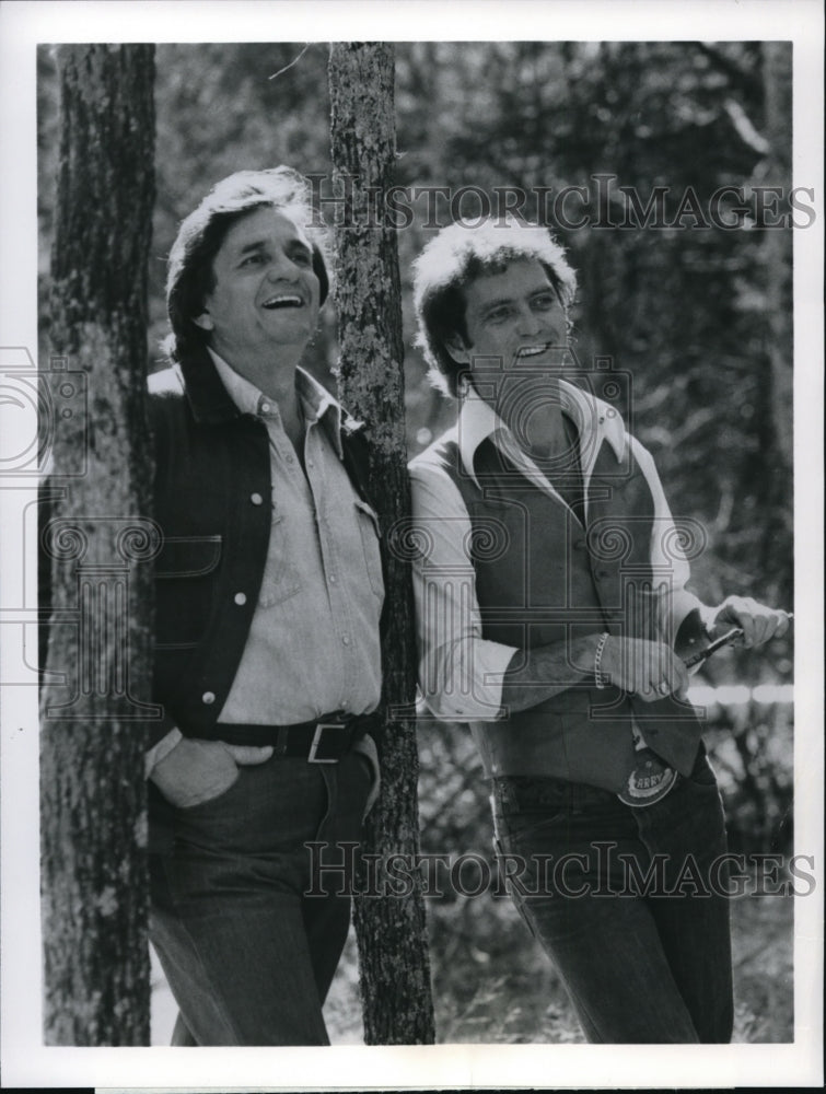 1981 Press Photo Johnny Cash and Larry Gatlin - cvp40025- Historic Images