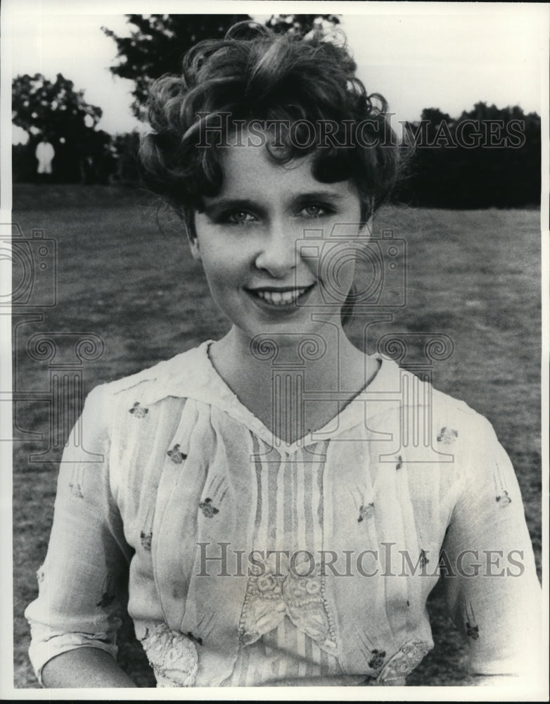 1984 Press Photo Kate Burton in Ellis Island - cvp40054- Historic Images