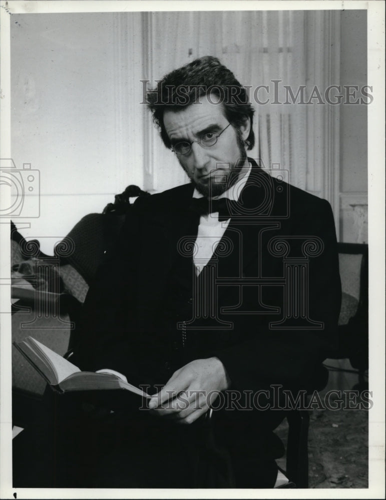 1988 Press Photo TV Program Gore Vidal&#39;s Lincoln - cvp40255- Historic Images
