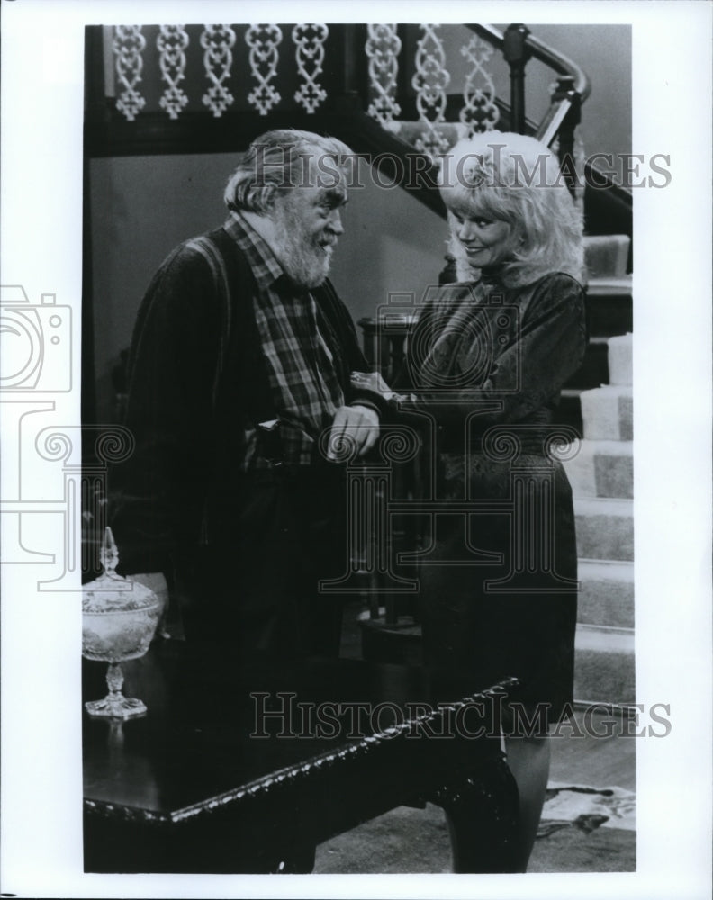 1986 Press Photo Jack Elam &amp; Loni Anderson on Easy Street - cvp40324- Historic Images