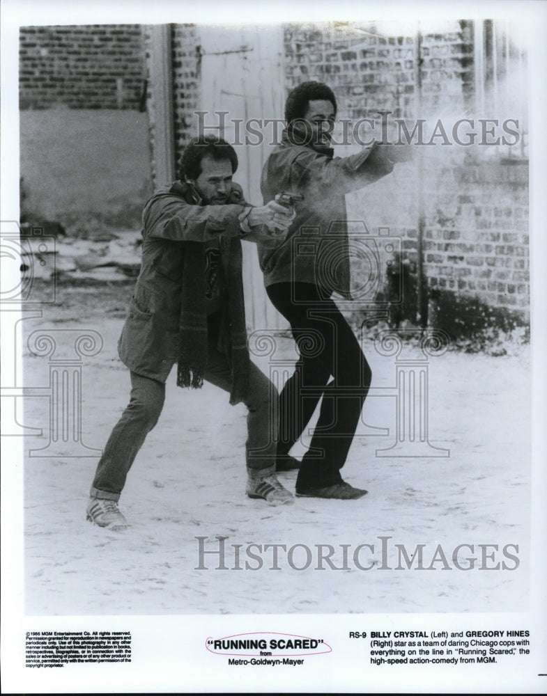 1986 Press Photo Billy Crystal and Gregory Hines star in Running Scared- Historic Images