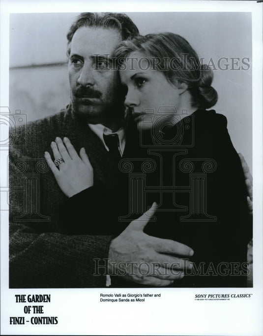1970 Press Photo Romolo Valli Dominique Sanda in Garden of the Finzi-Continis- Historic Images