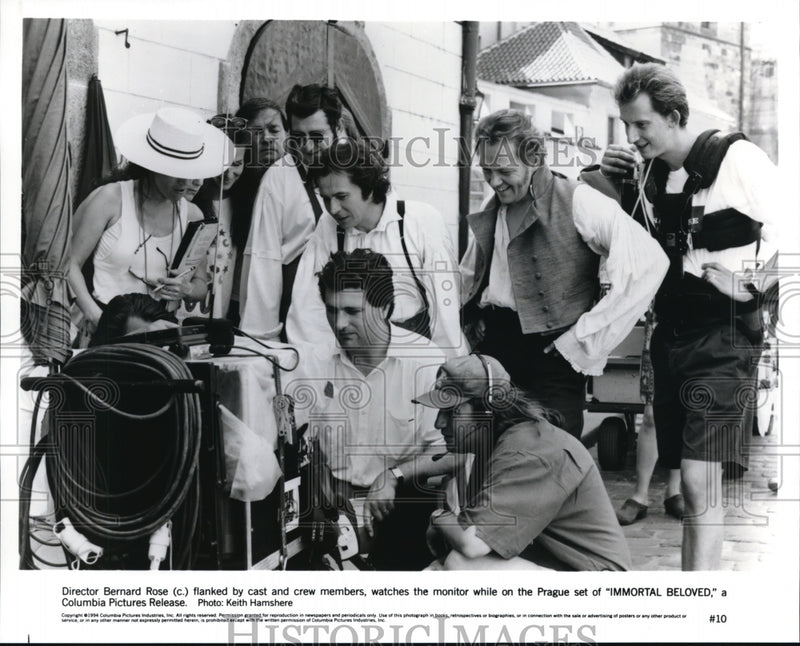 Load image into Gallery viewer, 1995 Press Photo Director Bernard Rose with cast crew of Immortal Beloved
