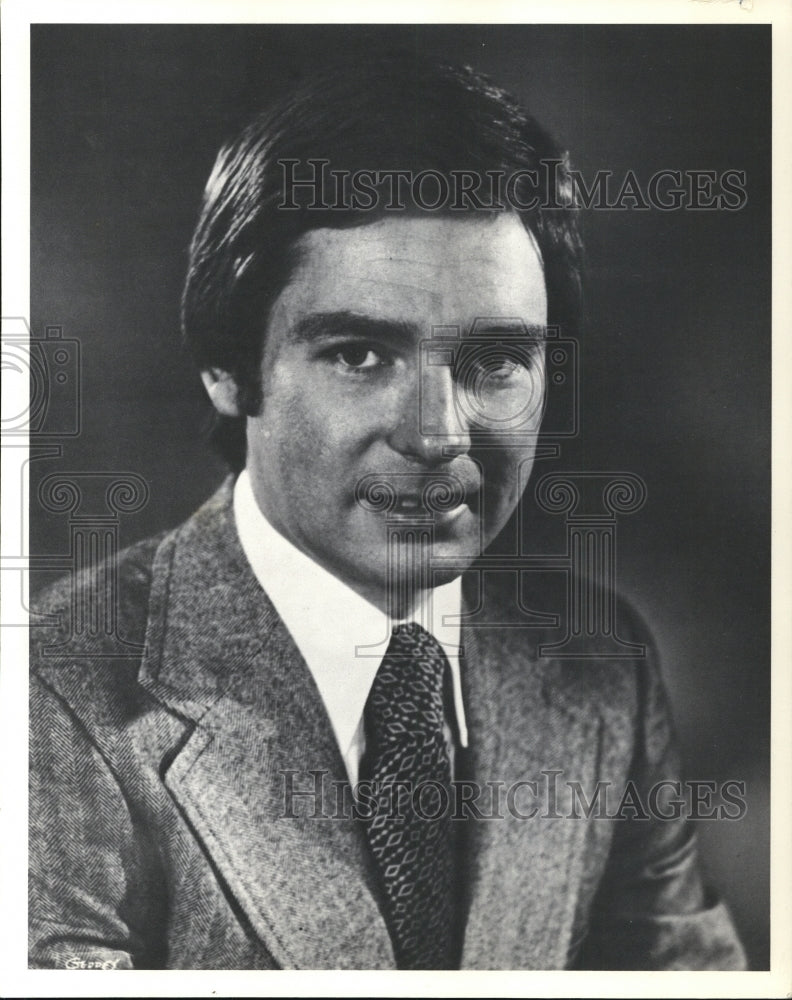 Press Photo Young man in a wide lapel suit and thick tie- Historic Images