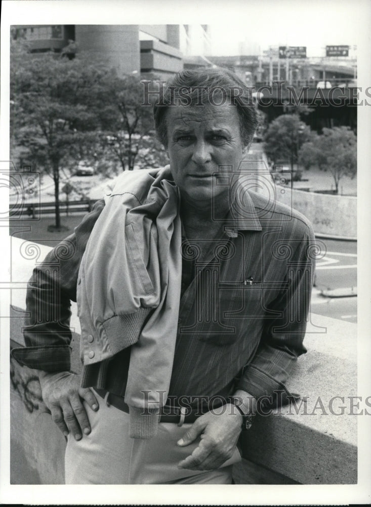 1986 Press Photo Robert Conrad in One Police Plaza - cvp43621- Historic Images