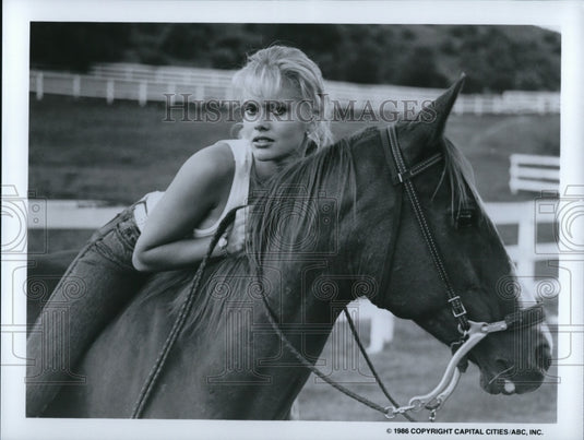 1986 Press Photo Claire Yarlett in The Colby's - cvp43857- Historic Images