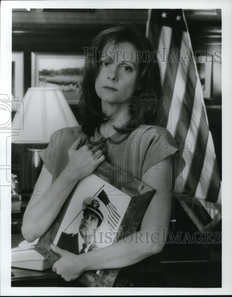 Undated Press Photo Lesley Ann Warren stars in Family of Spies - cvp44041- Historic Images