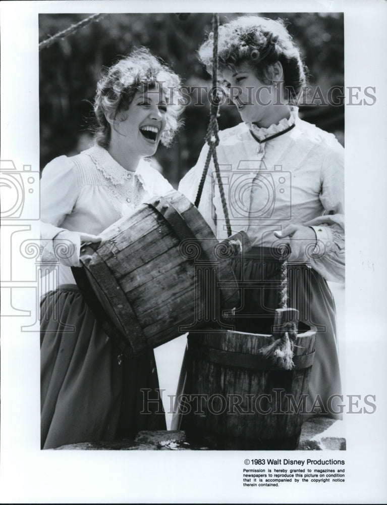 1983 Press Photo Liz Burch &amp; Louise Caire Clark in Five Mile Creek - cvp44596- Historic Images