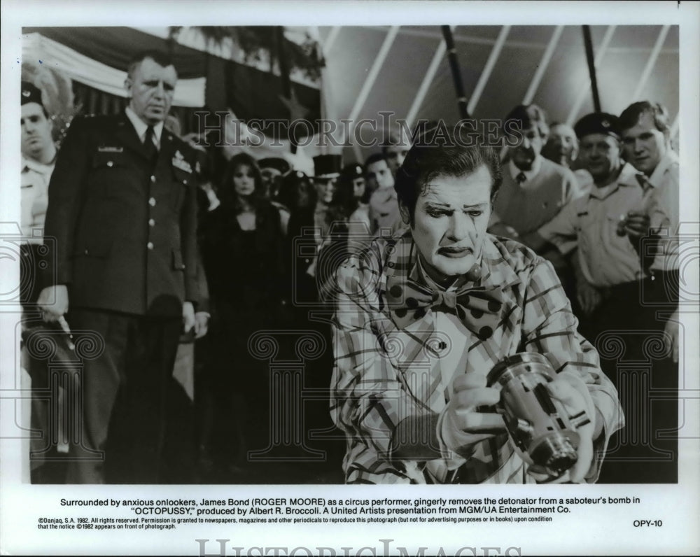 1986 Press Photo Roger Moore stars as James Bond in Octopussy - cvp44739- Historic Images