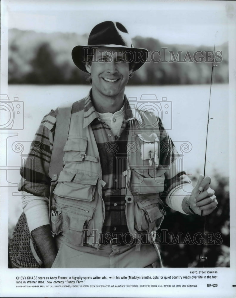 1988 Press Photo Chevy Chase stars as Andy Farmer in Funny Farm - cvp45255- Historic Images