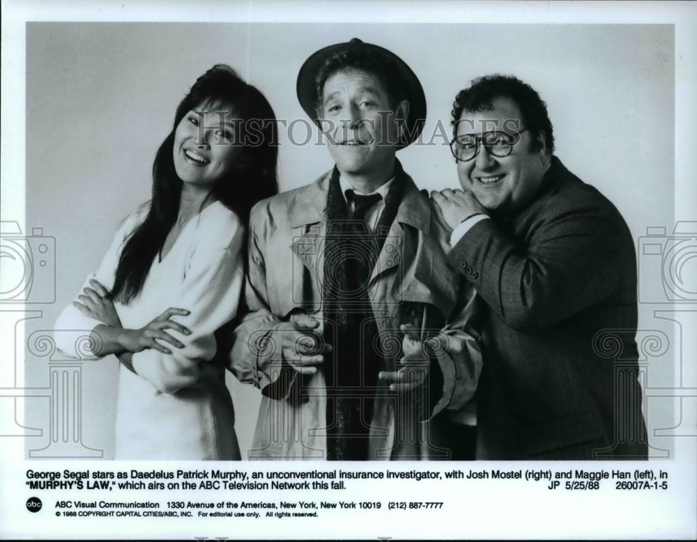1988 Press Photo George Segal Josh Mostel and Maggie Han in Murphy's Law- Historic Images