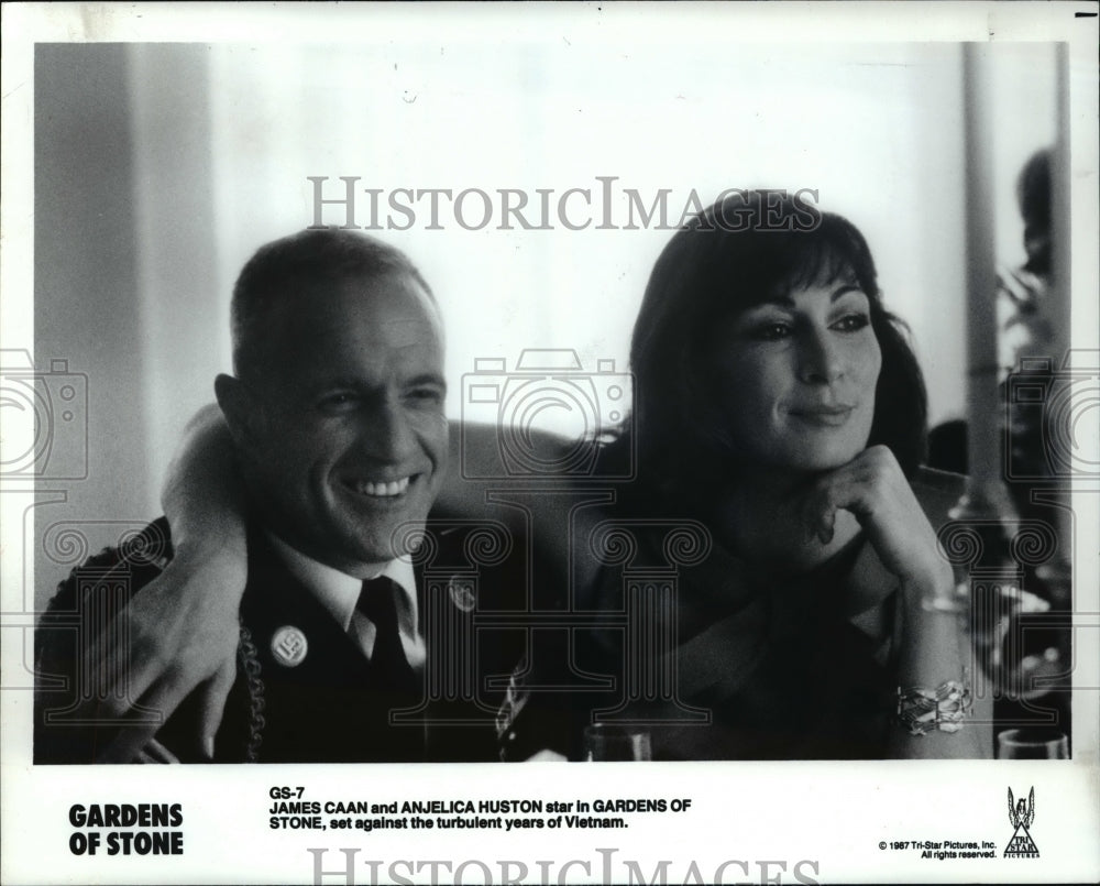 1987 Press Photo James Caan and Anjelica Huston star in Gardens of Stone- Historic Images