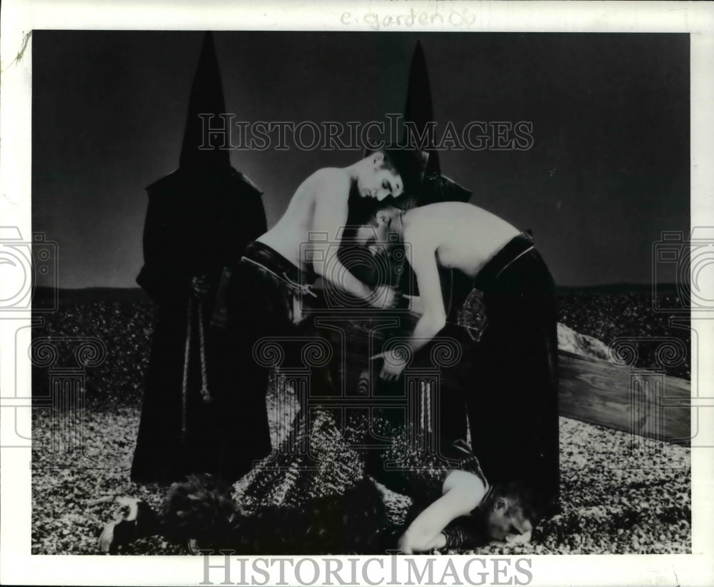 1991 Press Photo Scene from The Garden British movie film - cvp46107- Historic Images