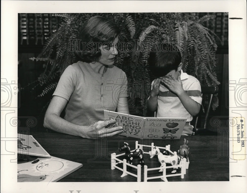 1983 Press Photo Bradley Pilot learning disability and mother Lynn Arlington VA- Historic Images