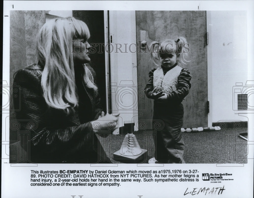1989 Press Photo Mother and Child demonstrate empathy New York Times Article- Historic Images