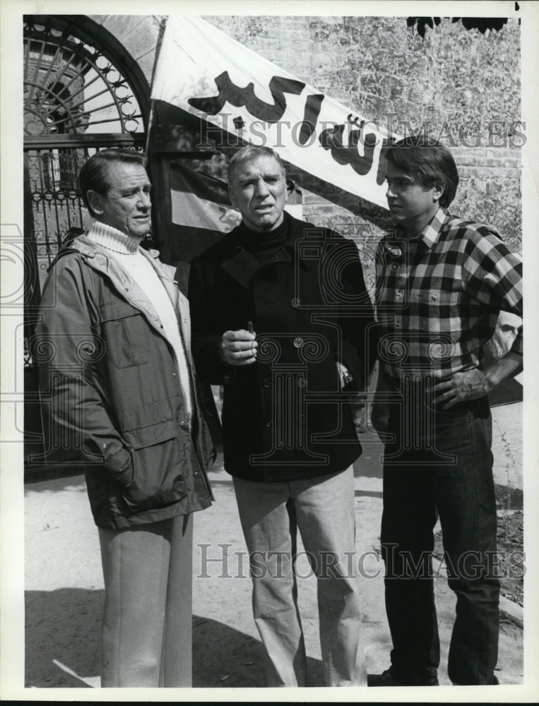 1986 Press Photo Burt Lancaster Richard Crenna Paul LeMat in On Wings of Eagles- Historic Images