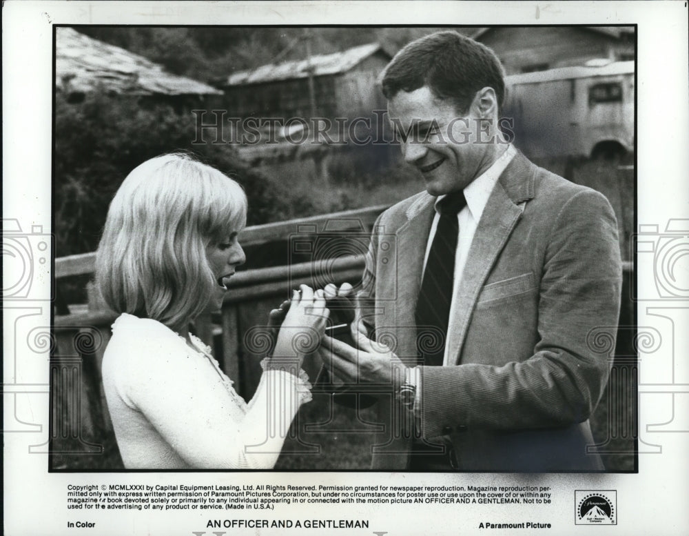 1982 Press Photo David Keith and Lisa Blount in An Officer and a Gentleman- Historic Images
