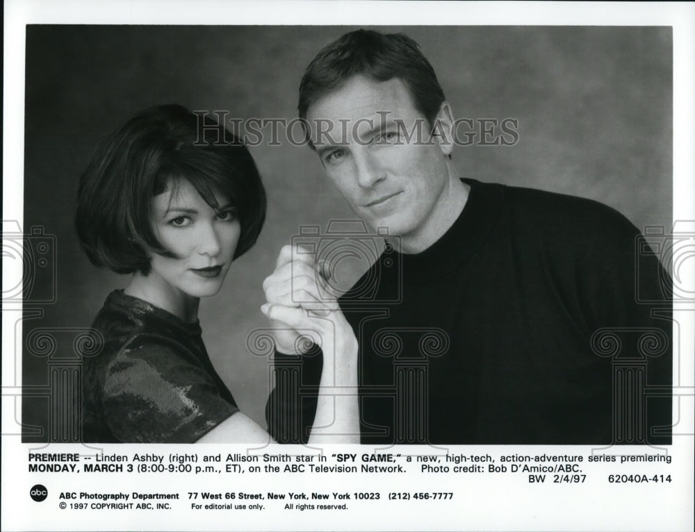 1997 Press Photo Linden Ashby and Allison Smith in Spy Game - cvp49008- Historic Images