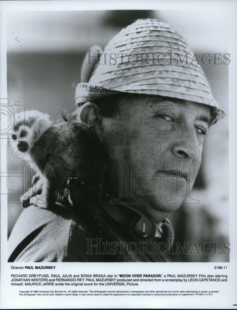 1988 Press Photo Director Paul Mazursky in Moon Over Parador - cvp49516- Historic Images