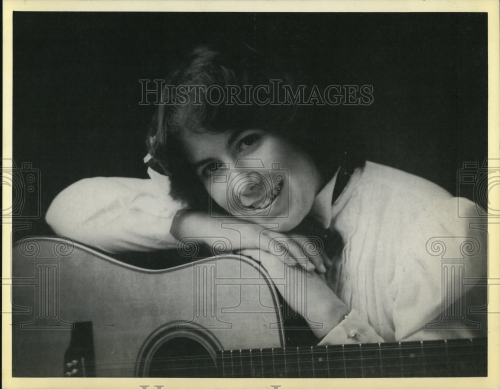 1985 Press Photo P.J. Philips Musician Night Club Entertainer - cvp49567- Historic Images