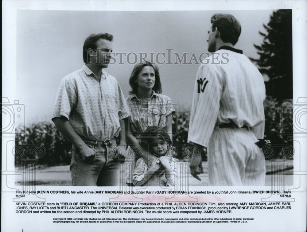 1989 Press Photo Kevin Costner Amy Madigan Gaby Hoffman in Field of Dreams- Historic Images