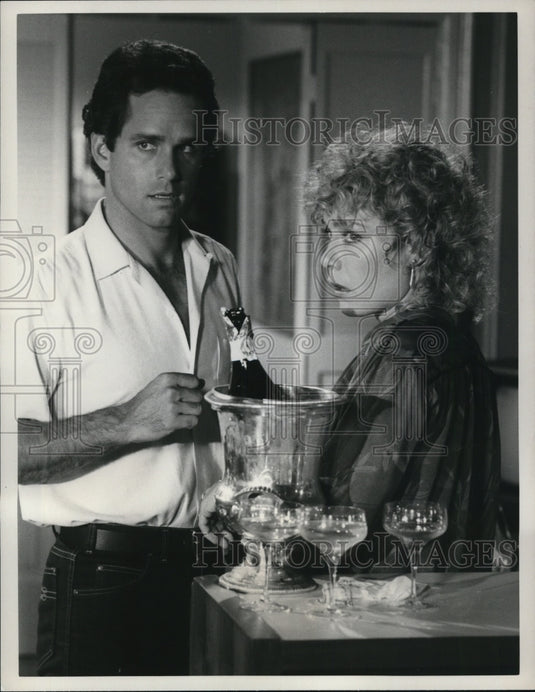 1983 Press Photo G.Harrison & Cassie Yates in Trapper John,M.D. - cvp51230- Historic Images