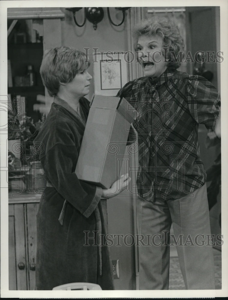 1983 Press Photo Bonnie Franklin Nanette Farray One Day At A Time - cvp51405- Historic Images