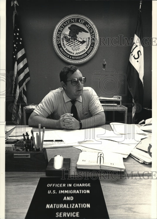 1986 Press Photo David Johnston Director of Immigration & Naturalization- Historic Images