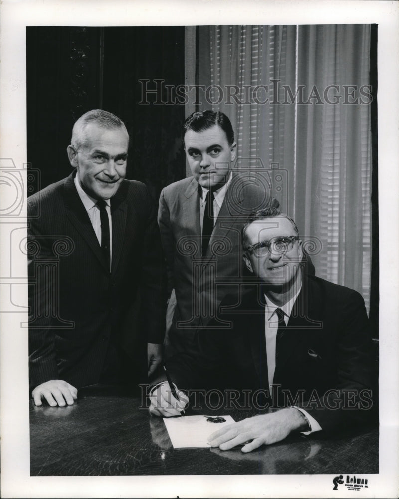 1985 Press Photo Cleveland Mayor Locher, Merwin Smith, and Joseph Boggins- Historic Images