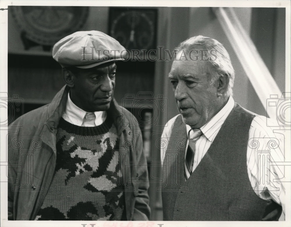 1989 Press Photo Bill Cosby and Anthony Quinn in NBC&#39;s The Cosby Show- Historic Images