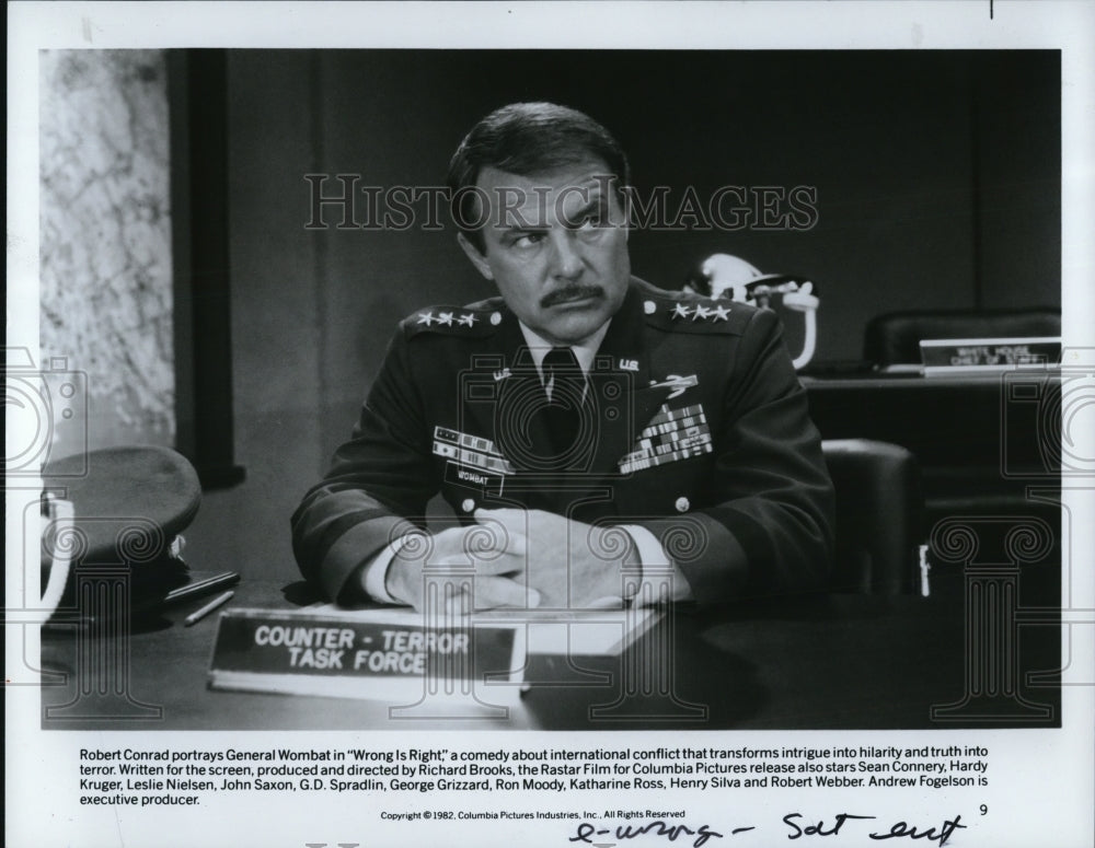 1982 Press Photo Robert Conrad in Wrong is Right - cvp53622- Historic Images