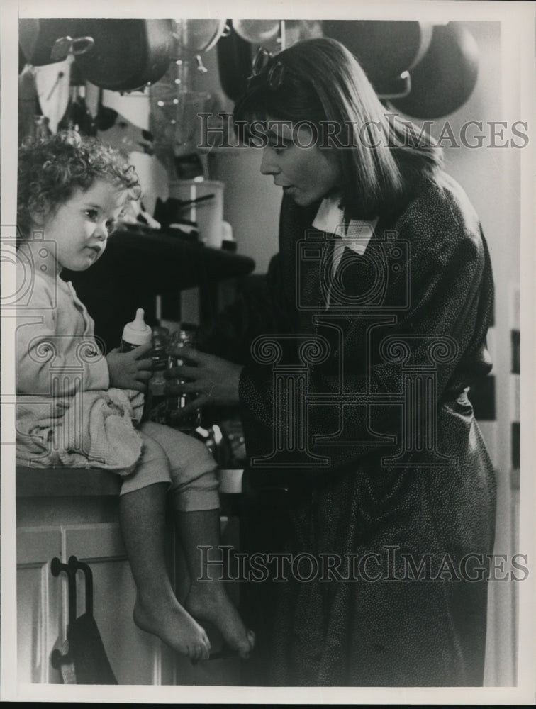 1988 Press Photo Kate Jackson In Baby Boom - cvp53804- Historic Images