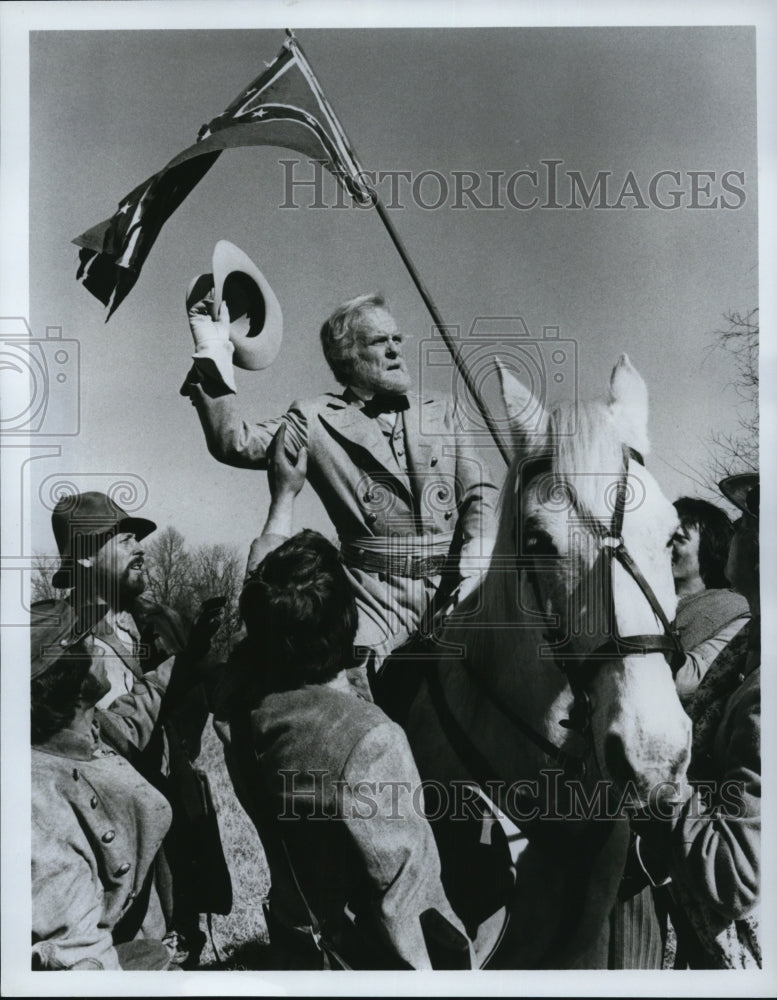 Press Photo Robert Simonds The Blue And The Gray - cvp53839- Historic Images