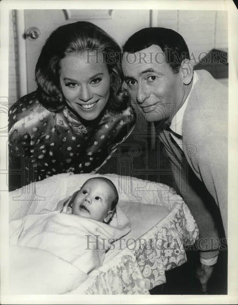 Press Photo Joey Bishop And Abby Dalton The Joey Bishop Show - cvp53843- Historic Images