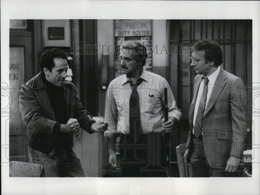 1981 Press Photo Dana Gladstone & Hal Linden in Barney Miller - cvp54266- Historic Images
