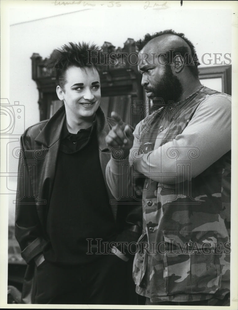 1986 Press Photo Mr. T and Boy George star in The A-Team TV show - cvp54540- Historic Images