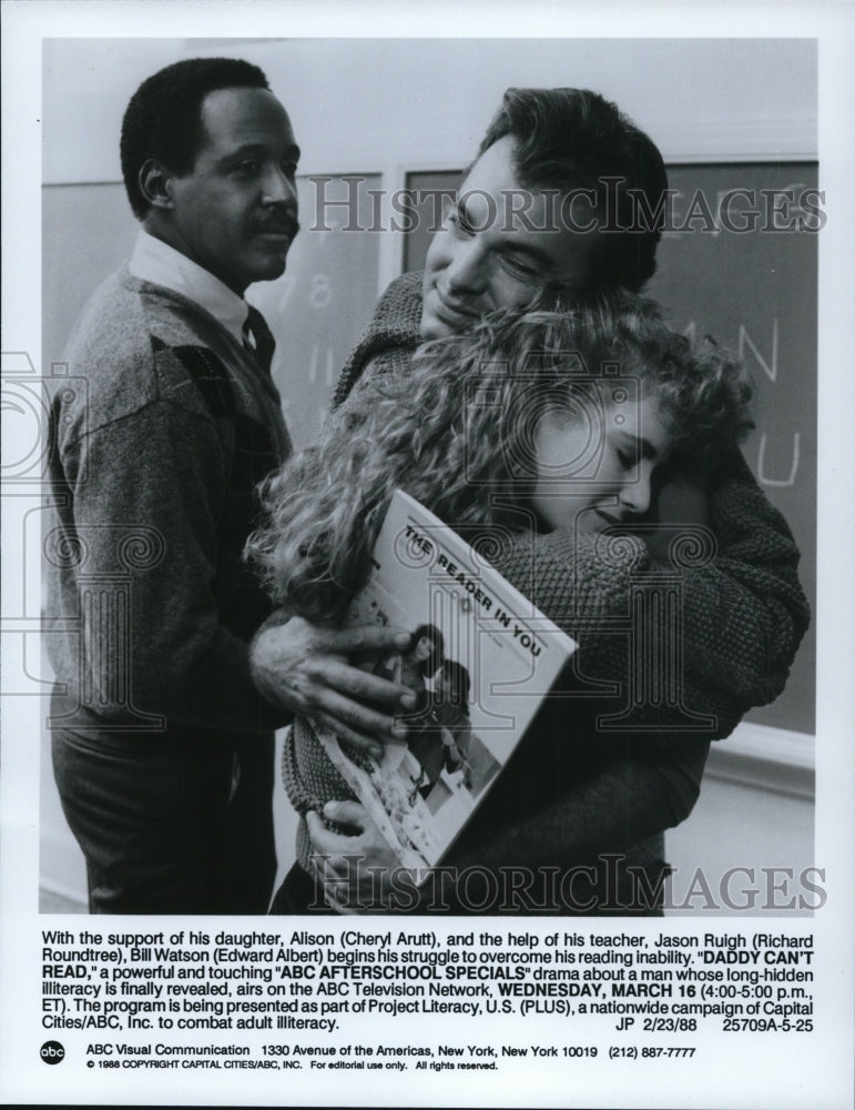 1988 Press Photo Cheryl Arutt Richard Roundtree Edward Albert Daddy Can&#39;t Read- Historic Images